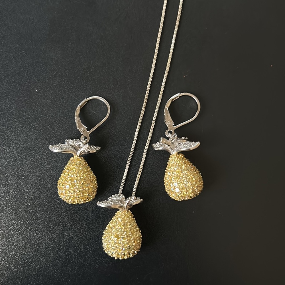 Cute 925 pineapple earrings and necklace